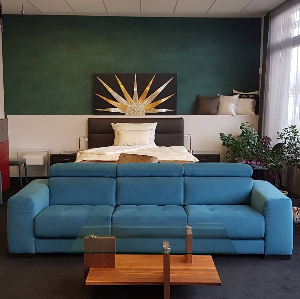 modré sofa